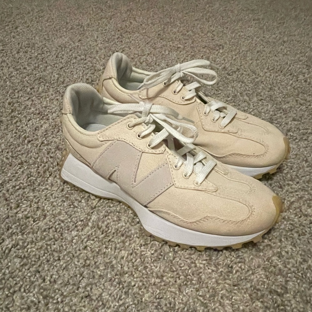 New Balance 327 Beige/Gum Size 6